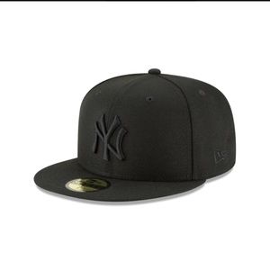 MLB: New Era Blackout Yankees fitted hat